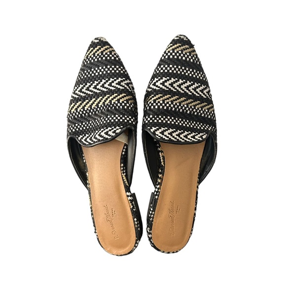 Universal Thread Goods Co Black White Slide Aztec Flats Pointed Toe Size 7 - Picture 11 of 12